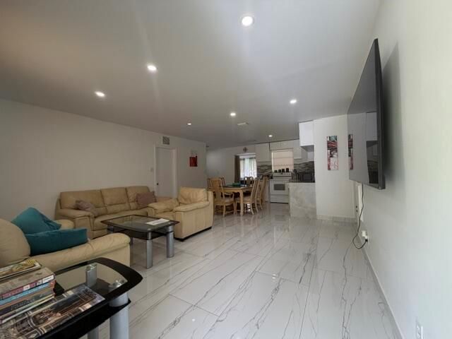 210 NE 5th Avenue, Dania Beach, FL 33004
