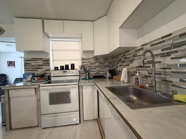 210 NE 5th Avenue, Dania Beach, FL 33004