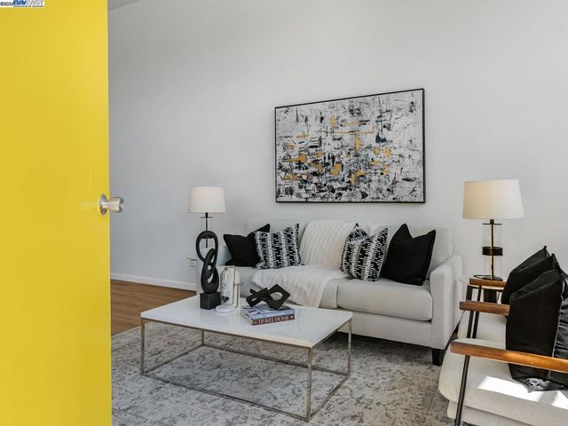 2801 38th Ave, Oakland, CA 94619