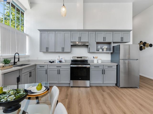 2801 38th Ave, Oakland, CA 94619