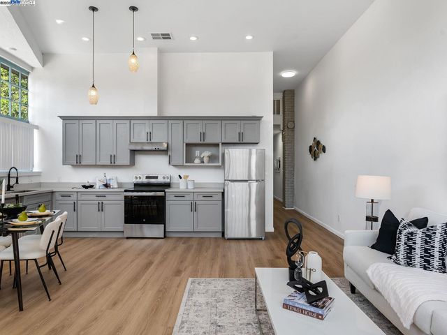 2801 38th Ave, Oakland, CA 94619