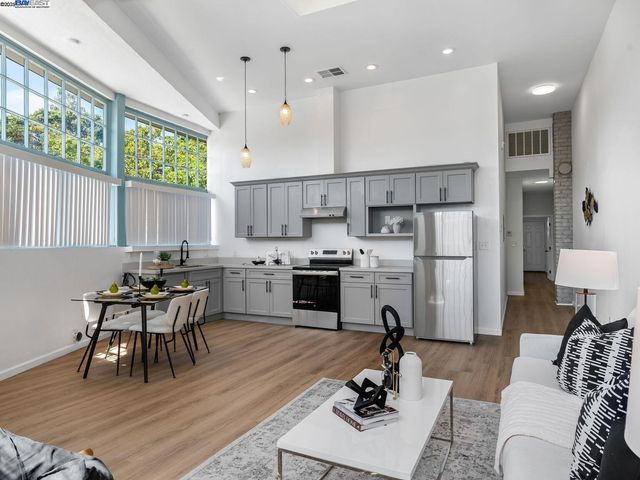 2801 38th Ave, Oakland, CA 94619