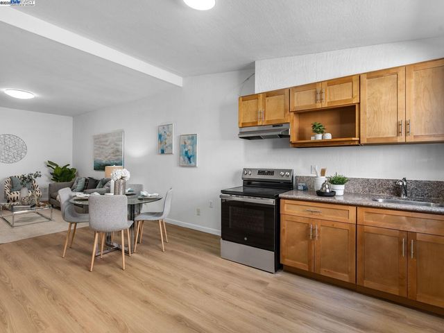 2801 38th Ave, Oakland, CA 94619