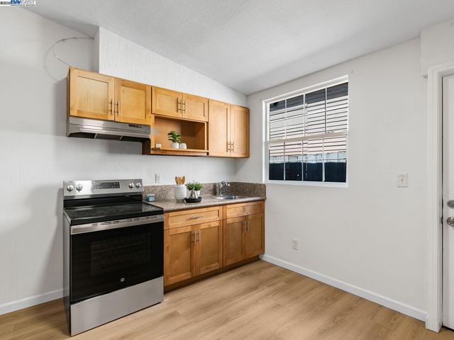 2801 38th Ave, Oakland, CA 94619