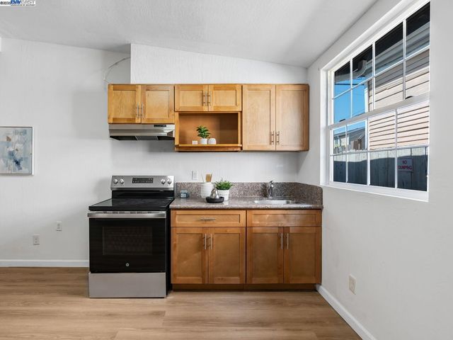 2801 38th Ave, Oakland, CA 94619