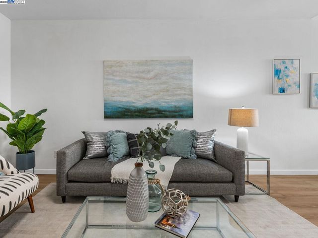 2801 38th Ave, Oakland, CA 94619