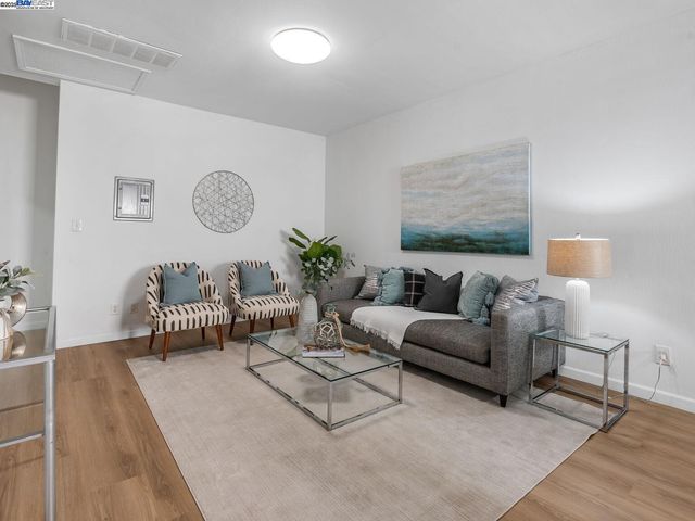 2801 38th Ave, Oakland, CA 94619