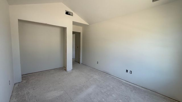 725 W Ironwood Drive, Rossford, OH 43460