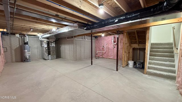 725 W Ironwood Drive, Rossford, OH 43460
