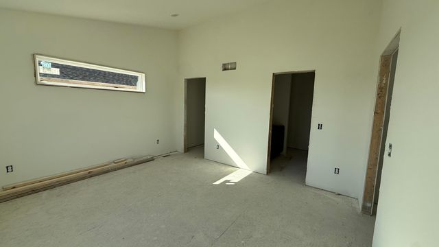 725 W Ironwood Drive, Rossford, OH 43460