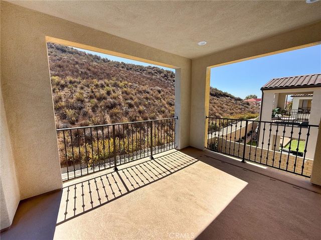 19230 Blackthorn Drive, Saugus, CA 91351