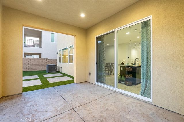 19230 Blackthorn Drive, Saugus, CA 91351