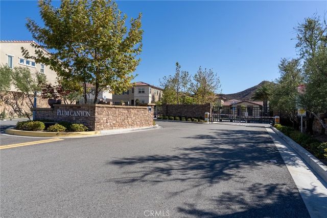 19230 Blackthorn Drive, Saugus, CA 91351