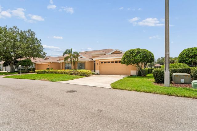 2208 WORTHINGTON GREENS DRIVE 2208, Sun City Center, FL 33573