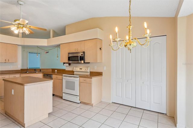 2208 WORTHINGTON GREENS DRIVE 2208, Sun City Center, FL 33573