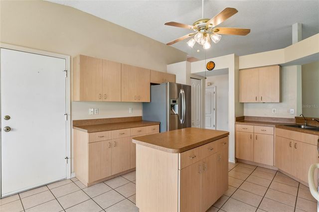 2208 WORTHINGTON GREENS DRIVE 2208, Sun City Center, FL 33573