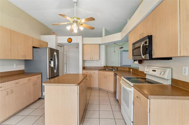2208 WORTHINGTON GREENS DRIVE 2208, Sun City Center, FL 33573