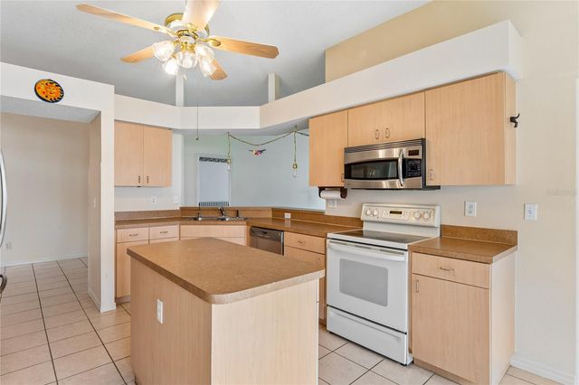 2208 WORTHINGTON GREENS DRIVE 2208, Sun City Center, FL 33573