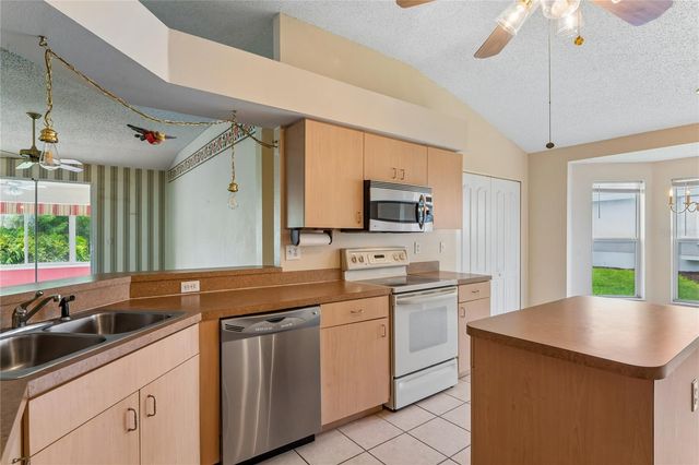 2208 WORTHINGTON GREENS DRIVE 2208, Sun City Center, FL 33573