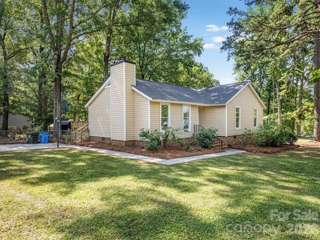 9501 Buckskin Lane, Charlotte, NC 28227