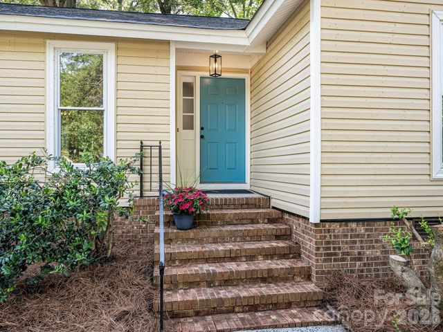 9501 Buckskin Lane, Charlotte, NC 28227