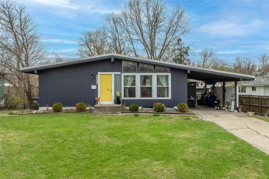2237 Evergreen Street NE, Cedar Rapids, IA 52402