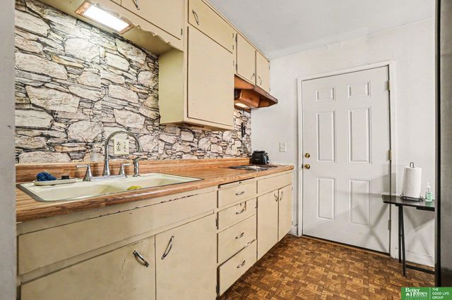 5002 N 54th Street, Omaha, NE 68104