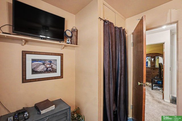 5002 N 54th Street, Omaha, NE 68104