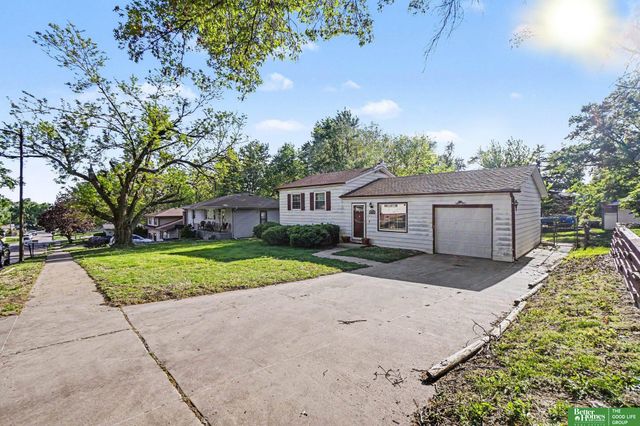 5002 N 54th Street, Omaha, NE 68104