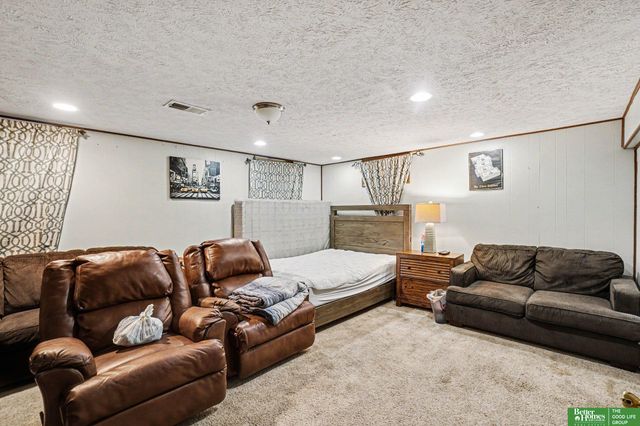 5002 N 54th Street, Omaha, NE 68104