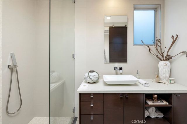 29 W Neapolitan, Long Beach, CA 90803