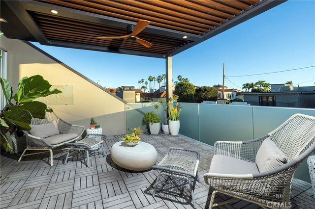 29 W Neapolitan, Long Beach, CA 90803