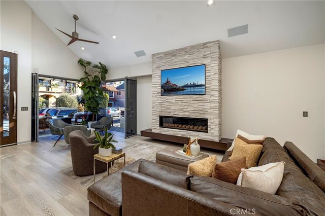 29 W Neapolitan, Long Beach, CA 90803