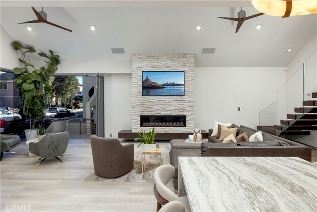 29 W Neapolitan, Long Beach, CA 90803