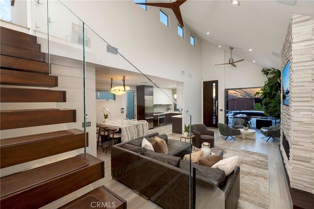 29 W Neapolitan, Long Beach, CA 90803