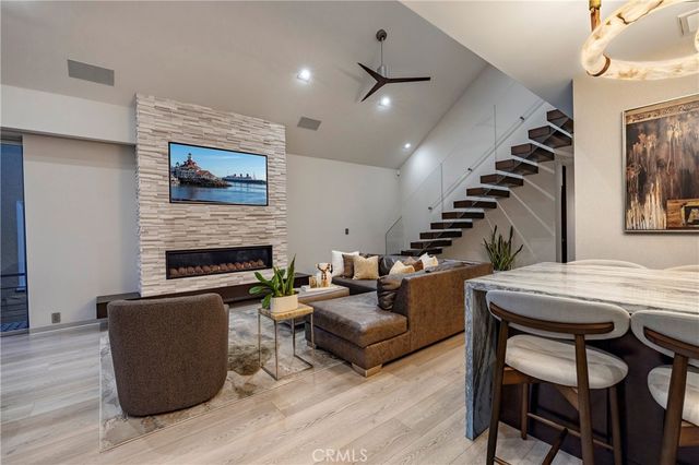 29 W Neapolitan, Long Beach, CA 90803