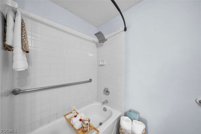 152 SE 19th LN, Cape Coral, FL 33990