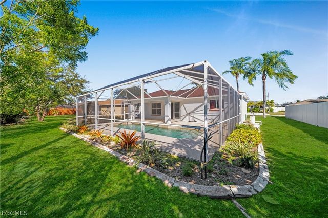 152 SE 19th LN, Cape Coral, FL 33990