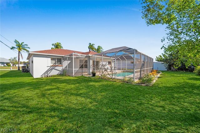 152 SE 19th LN, Cape Coral, FL 33990