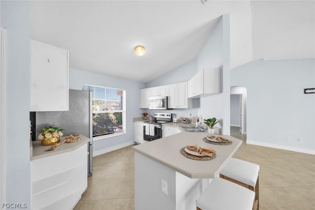 152 SE 19th LN, Cape Coral, FL 33990