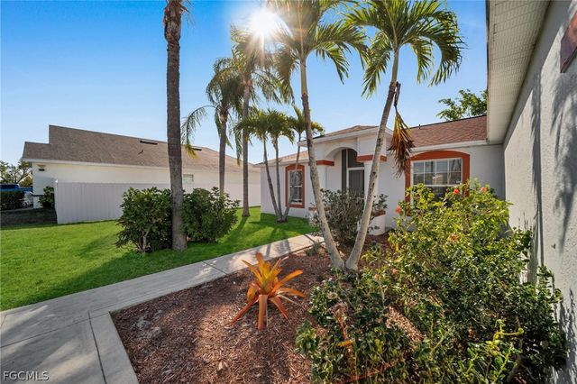 152 SE 19th LN, Cape Coral, FL 33990