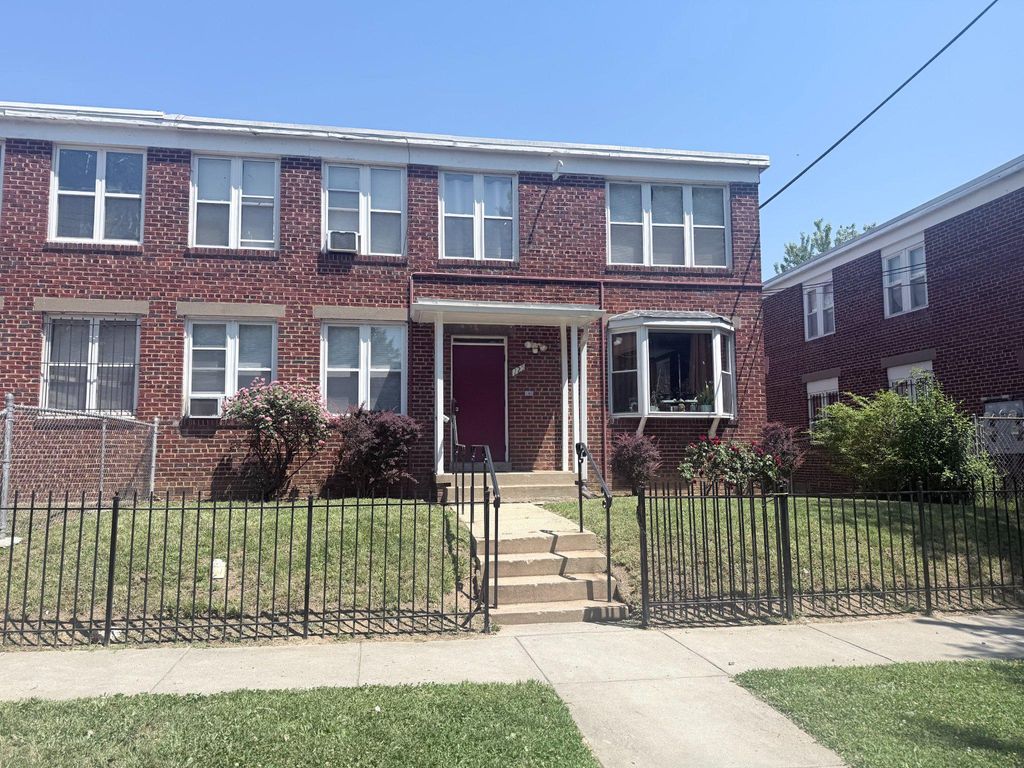 125 GALVESTON PL SW, Washington, DC 20032