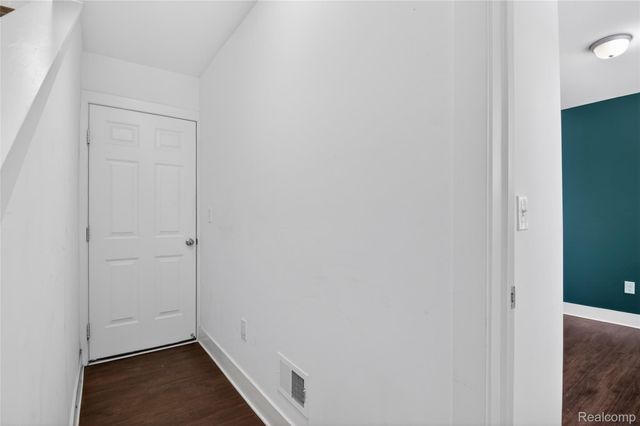 2925 SQUARE LAKE Court, Troy, MI 48085