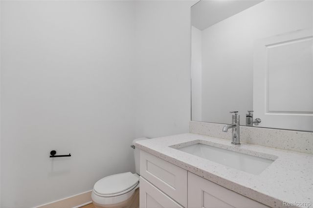 2925 SQUARE LAKE Court, Troy, MI 48085