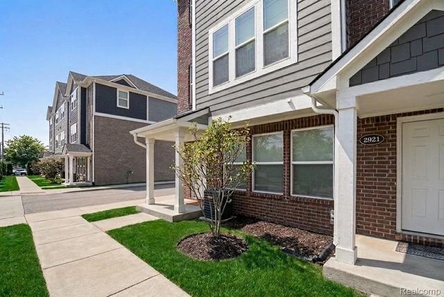 2925 SQUARE LAKE Court, Troy, MI 48085