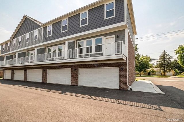 2925 SQUARE LAKE Court, Troy, MI 48085