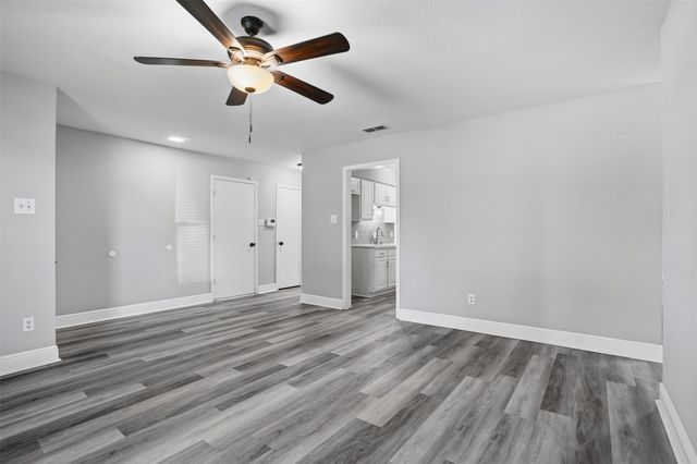 2217 Honey Creek Lane, Arlington, TX 76006