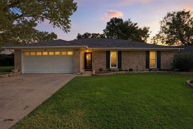 2217 Honey Creek Lane, Arlington, TX 76006