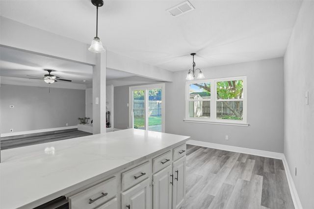 2217 Honey Creek Lane, Arlington, TX 76006