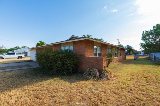 451 NW F Avenue, Hamlin, TX 79520